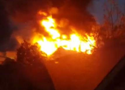 Incendio sulla "Bussentina" - paura tra gli automobilisti incendio - Incendio sulla "Bussentina" - paura tra gli automobilisti