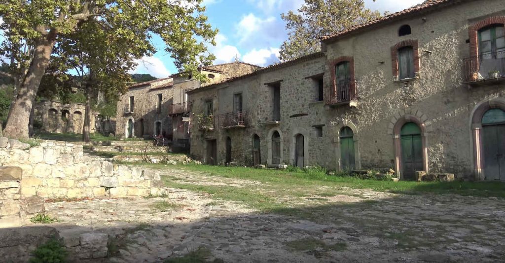 Roscigno Vecchia in tre minuti - video cilentano.tv rosci 1024x535 - Roscigno Vecchia in tre minuti - video cilentano.tv