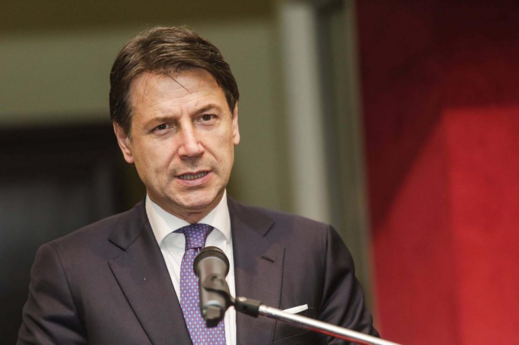 Il premier Conte apre alle attività, responsabilità delle Regioni 1587812753 Conte sfondorossodestra fg 1024x682 - Il premier Conte apre alle attività, responsabilità delle Regioni