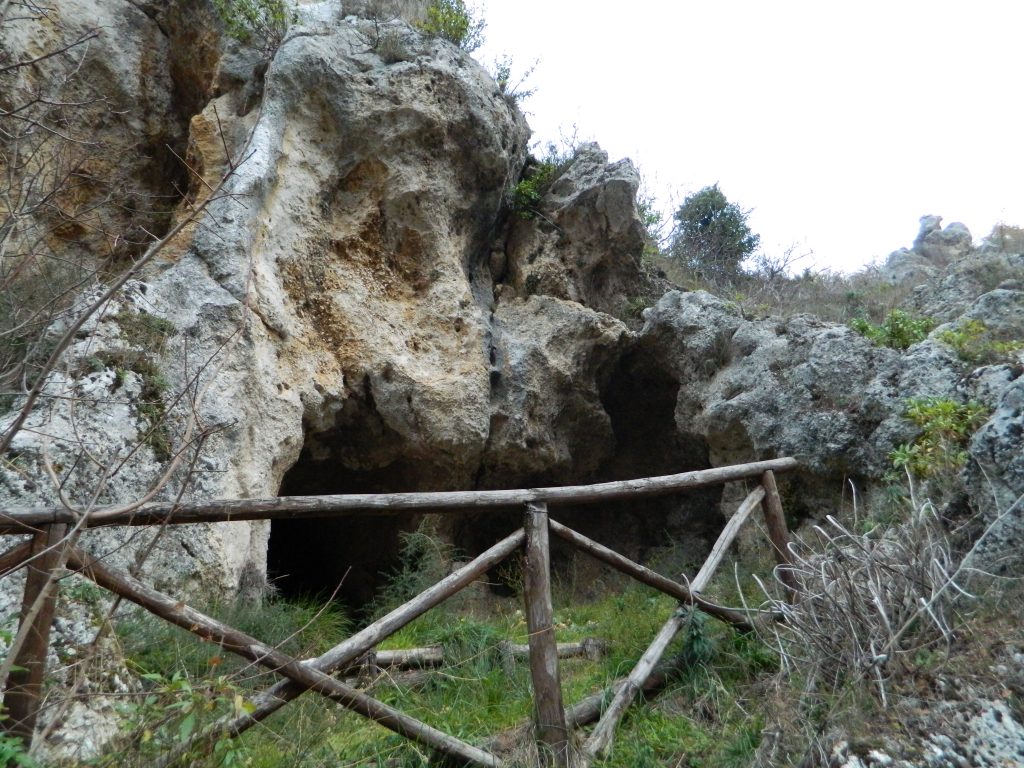 Il puzzle della domenica: le grotte dei saraceni di Atena Lucana DSCN0656 1024x768 - Il puzzle della domenica: le grotte dei saraceni di Atena Lucana