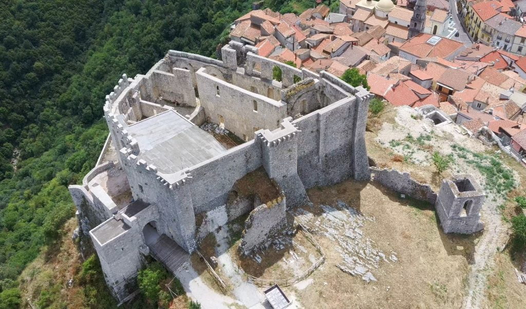 Buona domenica a tutti gli amici di Cilentano.it da Sicignano degli Alburni - puzzle e video castello 1024x602 - Buona domenica a tutti gli amici di Cilentano.it da Sicignano degli Alburni - puzzle e video