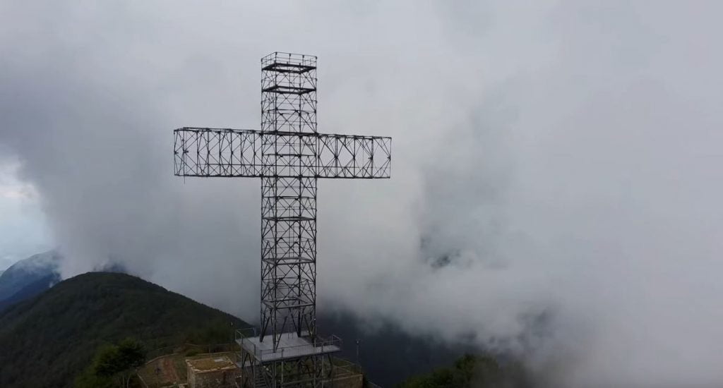 Credo di non esser stato capito: abbiamo lanciato Jimmy (il nostro drone) nella nebbia sul Gelbison (il Monte Sacro) - video spettacolare croce 1024x550 - Credo di non esser stato capito: abbiamo lanciato Jimmy (il nostro drone) nella nebbia sul Gelbison (il Monte Sacro) - video spettacolare