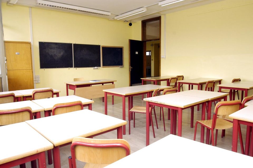 Le scuole a Salerno apriranno il 28 settembre scuola aula vuota Fg 960x638 - Le scuole a Salerno apriranno il 28 settembre