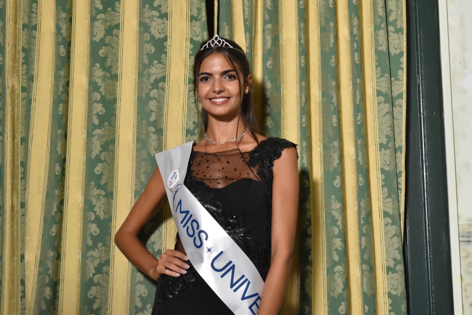 Prefinali Miss Universe 2020 - Campania (le prime foto) MISSSUNIVERSECELSOPRIMA 1 960x640 - Prefinali Miss Universe 2020 - Campania (le prime foto)