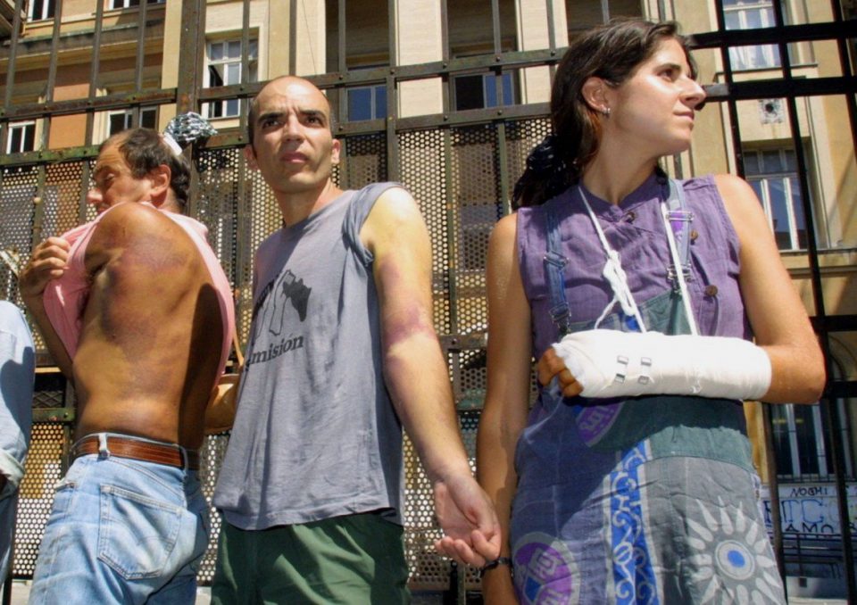 Covid in Italia, 3.558 contagi e 10 morti - situazione in Campania (20/7/21) - perche' bisogna vaccinarsi (non lo sveliamo ora) parleremo di Indimedia (parte uno) feriti diaz bolzaneto 960x678 - Covid in Italia, 3.558 contagi e 10 morti - situazione in Campania (20/7/21) - perche' bisogna vaccinarsi (non lo sveliamo ora) parleremo di Indimedia (parte uno)