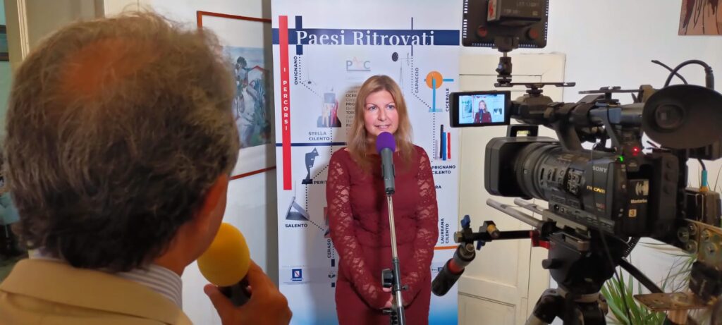 Antonella Casaburi: "Il mio 'Mirari' alla Fiera del Libro di Roma" IMG 20211011 WA0023 1024x461 - Antonella Casaburi: "Il mio 'Mirari' alla Fiera del Libro di Roma"