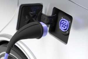 Quasi 7 automobilisti su 10 comprerebbero auto elettrica o ibrida