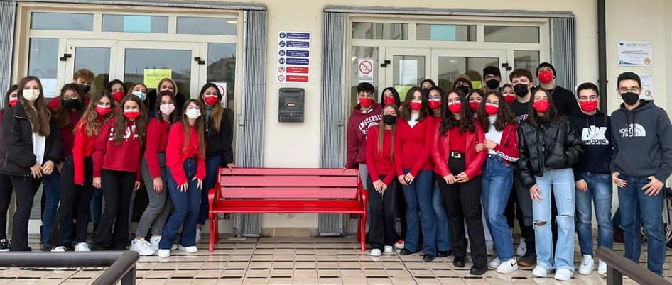 panchina padula - Panchina Rossa per il Liceo Scientifico C. Pisacane di Padula
